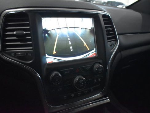 Used 2018 Jeep Grand Cherokee Laredo AWD/4WD image 28