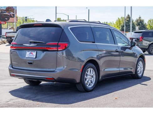 Used 2022 Chrysler Pacifica Touring-L FWD image 3