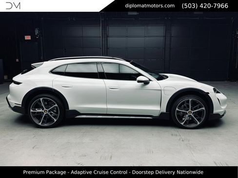 Used 2022 Porsche Taycan 4 Cross Turismo AWD/4WD image 8