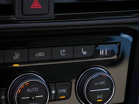 Used 2024 Volkswagen Taos SEL image 31