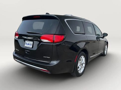 Used 2020 Chrysler Pacifica Limited FWD image 7