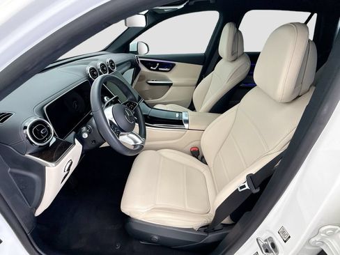 Used 2023 Mercedes-Benz GLC 300 image 5