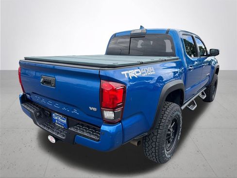 Used 2018 Toyota Tacoma TRD Off-Road w/ Technology Package AWD/4WD image 7