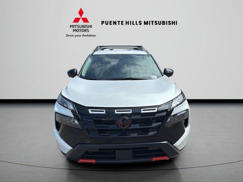 Used 2025 Nissan Rogue SV AWD/4WD image 2