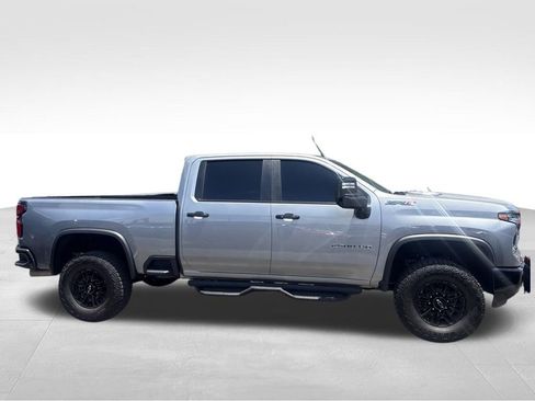 Used 2025 Chevrolet Silverado 2500 ZR2 w/ Technology Package AWD/4WD image 5