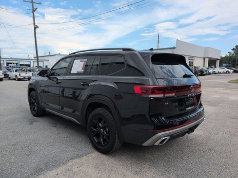 Used 2025 Volkswagen Atlas Peak Edition SE AWD/4WD image 6
