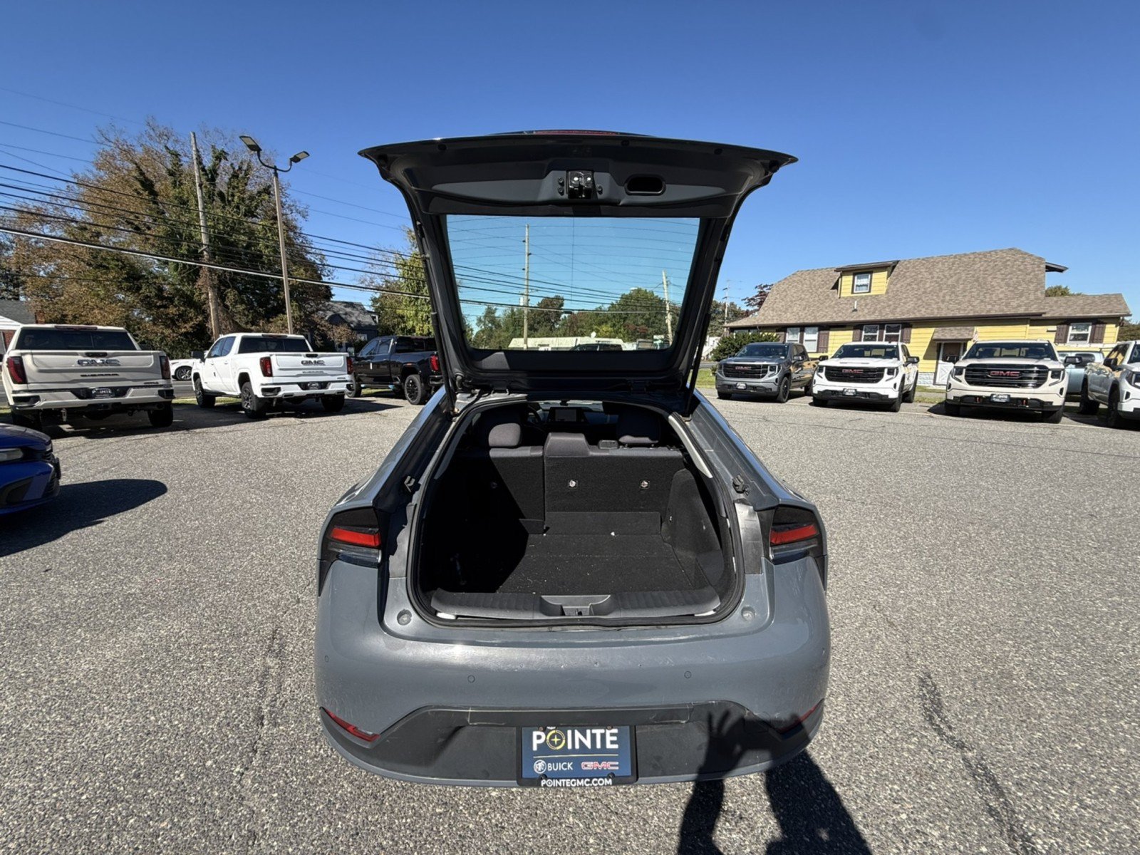 Used 2024 Toyota Prius LE FWD image 23