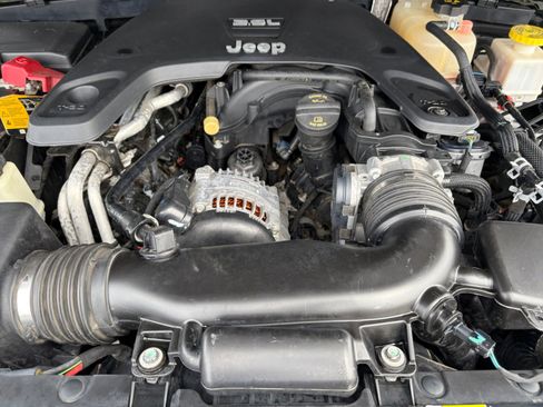 Used 2021 Jeep Gladiator Mojave AWD/4WD image 34