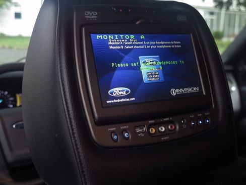Used 2016 Ford Expedition XLT w/ Equipment Group 202A AWD/4WD image 15