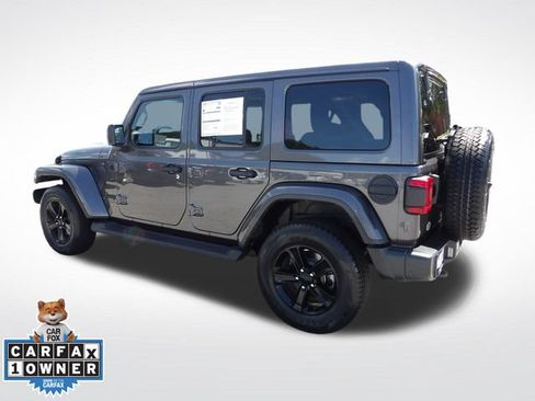 Used 2022 Jeep Wrangler Unlimited Sahara AWD/4WD image 9