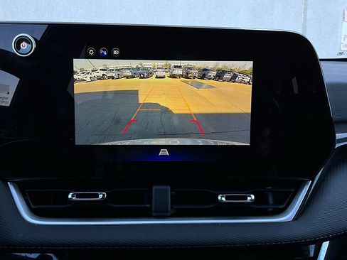 Used 2025 Chevrolet Equinox LT image 30