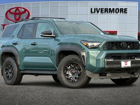 Used 2025 Toyota 4Runner TRD Off-Road Premium image 2