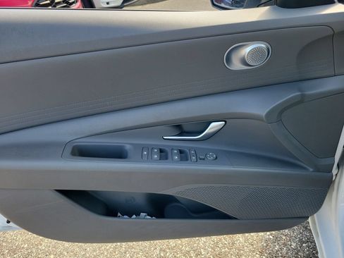 Used 2023 Hyundai Elantra SEL FWD image 11