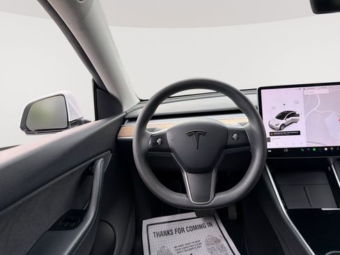Used 2021 Tesla Model Y Long Range AWD/4WD image 11