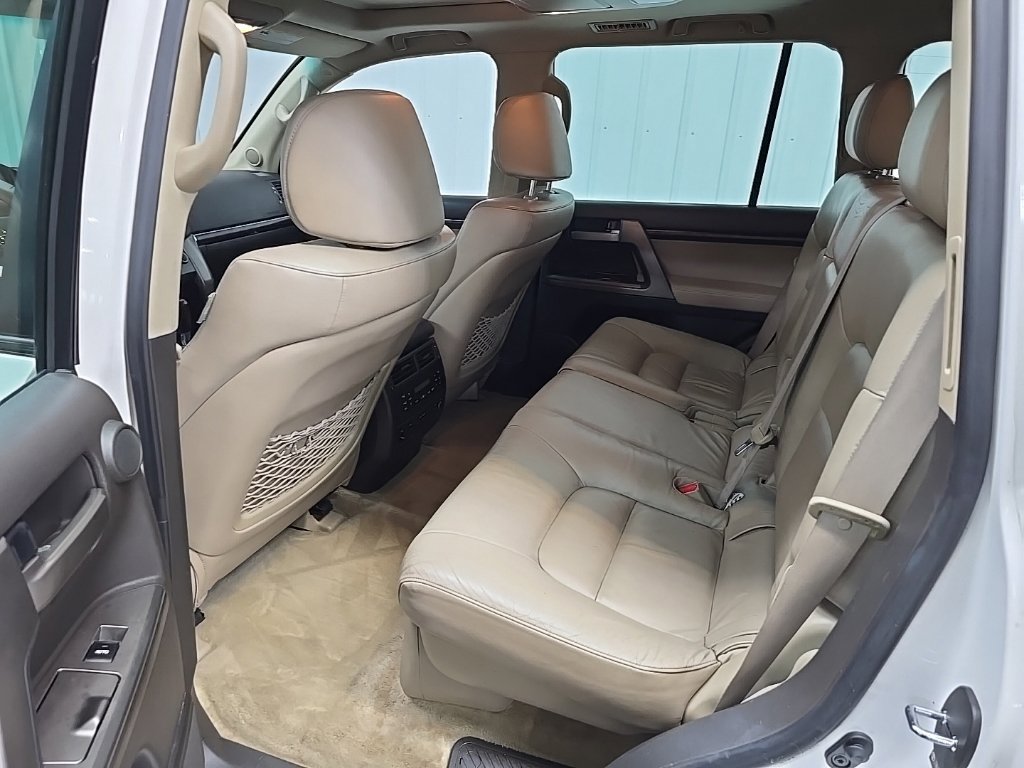 Used 2008 Toyota Land Cruiser w/ Upgrade Pkg AWD/4WD image 32