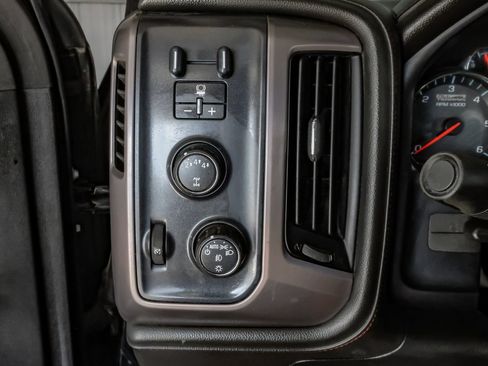 Used 2017 GMC Sierra 2500 SLT w/ All Terrain HD Package AWD/4WD image 28