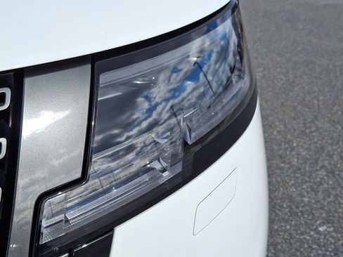 Used 2023 Land Rover Range Rover SE image 8