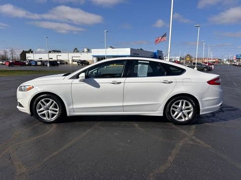 Used 2015 Ford Fusion SE FWD image 2