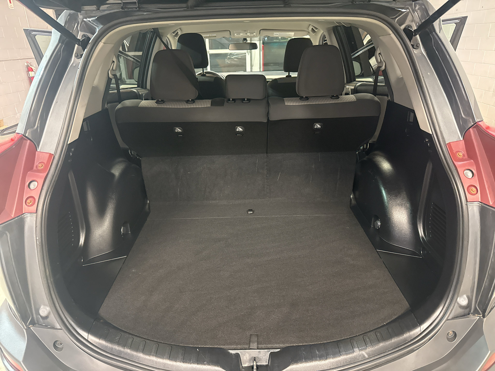 Used 2015 Toyota RAV4 LE AWD/4WD image 22