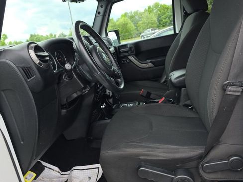 Used 2018 Jeep Wrangler Unlimited Sport AWD/4WD image 6