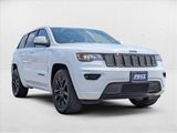 Used 2017 Jeep Grand Cherokee Altitude image 3