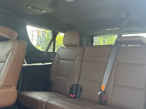 Used 2024 Chevrolet Suburban High Country w/ Advanced Technology Package AWD/4WD image 7