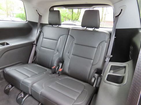 Used 2023 GMC Acadia SLT AWD/4WD image 16