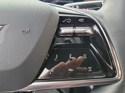 Used 2025 Cadillac Lyriq Luxury image 10