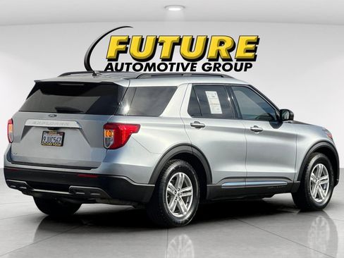 Certified 2022 Ford Explorer XLT w/ Equipment Group 202A image 3