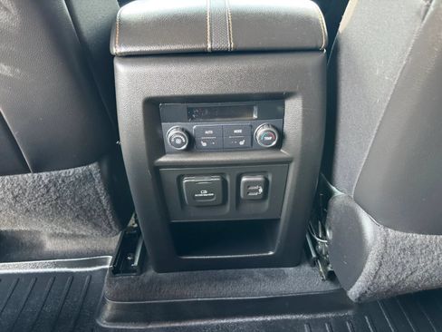 Used 2020 Chevrolet Traverse Premier w/ Redline Edition AWD/4WD image 17