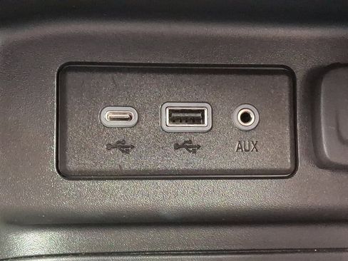 Used 2023 Chevrolet Equinox LT image 25