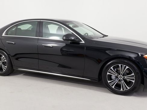 Used 2025 Mercedes-Benz E 350 4MATIC Sedan image 11