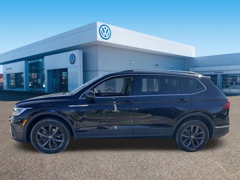Certified 2023 Volkswagen Tiguan SE w/ Panoramic Sunroof Package AWD/4WD image 4