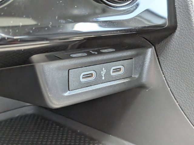 Used 2024 Volkswagen Jetta SE FWD image 22