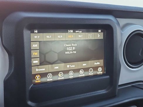 Used 2021 Jeep Wrangler Unlimited Islander image 23