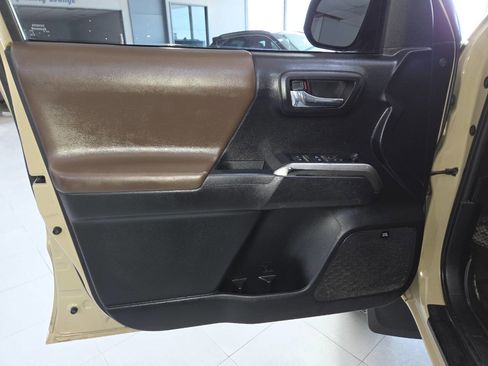 Used 2020 Toyota Tacoma Limited AWD/4WD image 17