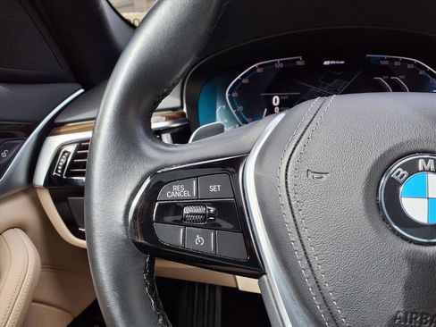 Used 2020 BMW 530e w/ Premium Package image 28