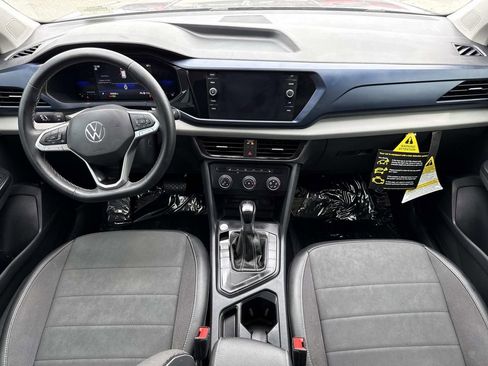 Used 2022 Volkswagen Taos SE w/ Panoramic Sunroof Package FWD image 17