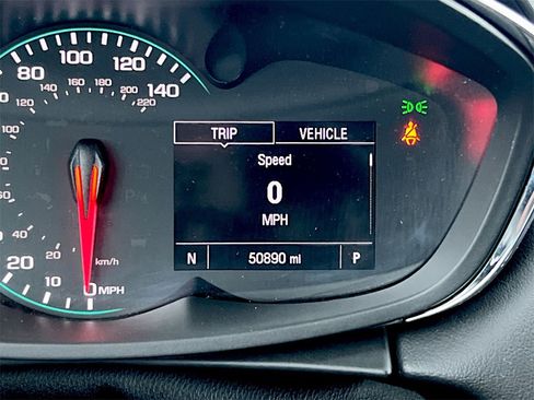 Used 2018 Chevrolet Trax LT w/ LT Convenience Package image 12