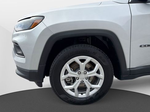 Used 2024 Jeep Compass Latitude image 14