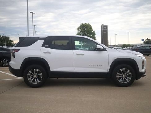 Used 2025 Chevrolet Equinox LT FWD image 3
