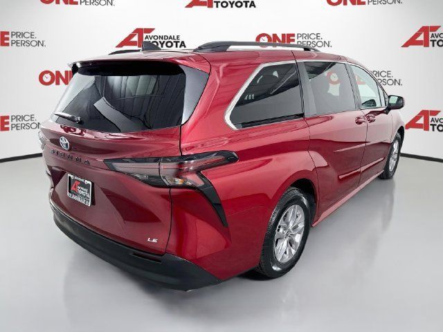 Used 2025 Toyota Sienna LE w/ LE Plus Package FWD image 8