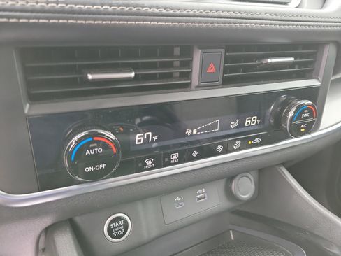 Used 2023 Nissan Rogue SV image 26