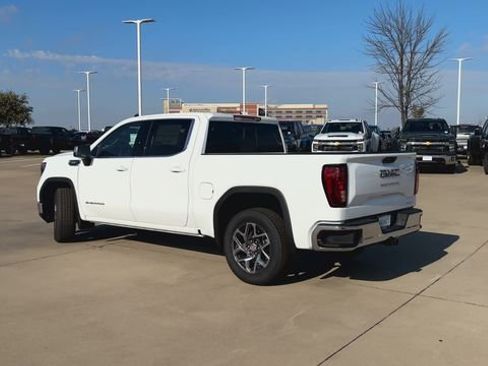 New 2026 GMC Sierra 1500 SLE w/ Preferred Package image 6