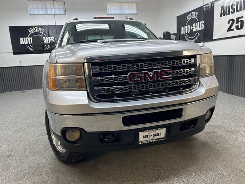 Used 2012 GMC Sierra 2500 SLE w/ SLE Preferred Package AWD/4WD image 2