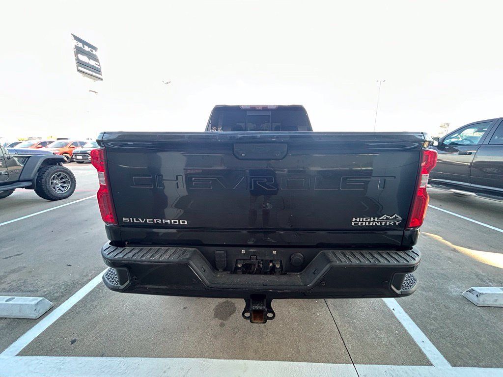 Used 2020 Chevrolet Silverado 2500 High Country w/ Technology Package AWD/4WD image 3