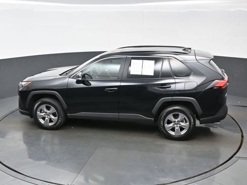 Used 2025 Toyota RAV4 XLE AWD/4WD image 37