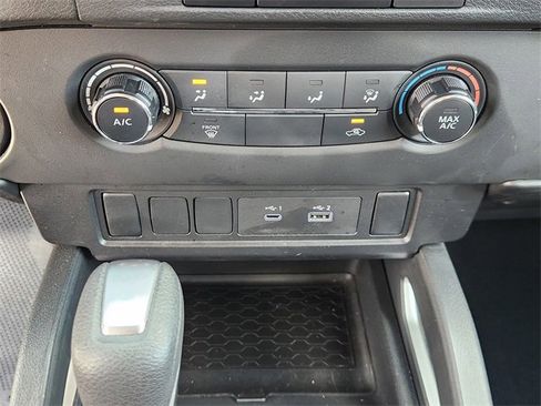 Used 2024 Nissan Frontier SV image 18