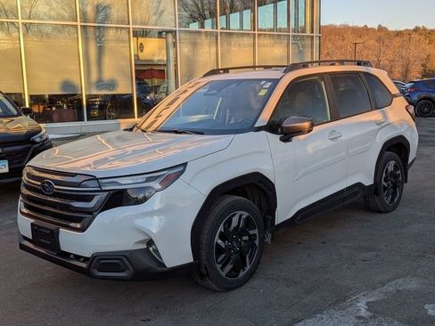 Used 2025 Subaru Forester Limited image 6