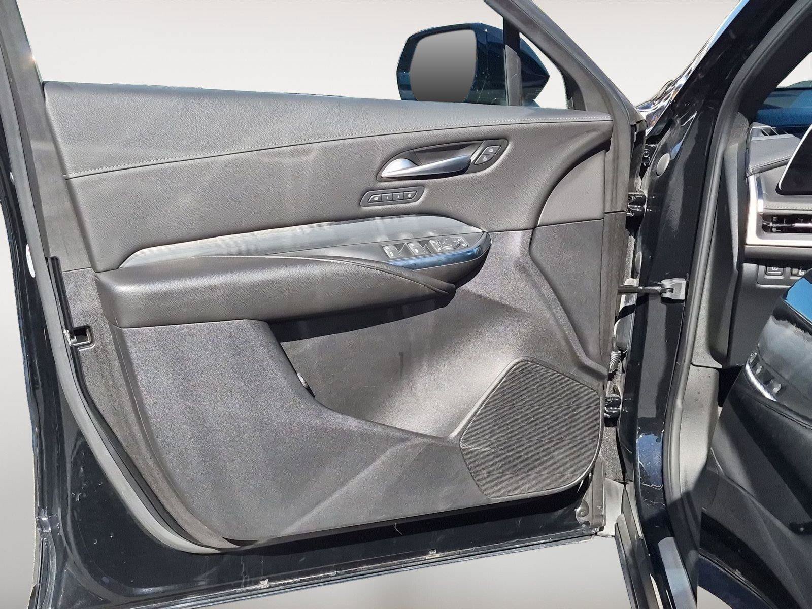 Used 2025 Cadillac XT4 Premium Luxury AWD/4WD image 30